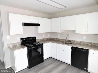 5786 Indian Cedar Ct, Frederick, MD 21703 - photo 3