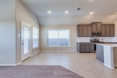 911 Beverly Dr, Cleburne, TX 76033 - photo 2