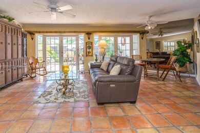 Living/Dining Area