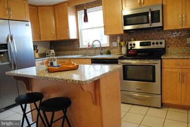 12820 Awbrey Ct, Herndon, VA 20171 - photo 7