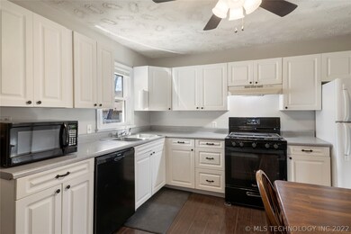 217 W 6th St, Claremore, OK 74017 - photo 2