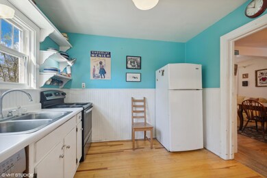 05_609SElmSt_177001_Kitchen_HiRes