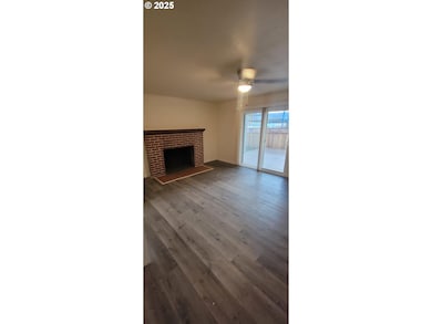 1123 W 2nd St, the Dalles, OR 97058 - photo 3