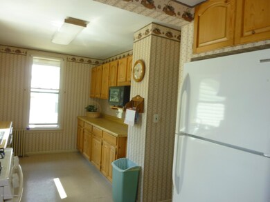 Eat-in kitchen