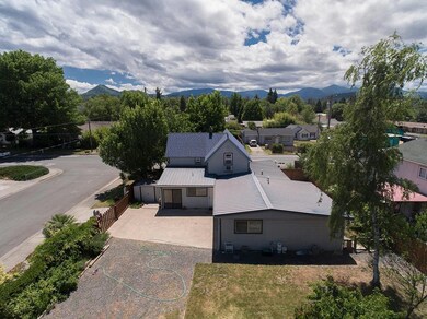 1102 SW Bridge St, Grants Pass, OR 97526 - photo 2