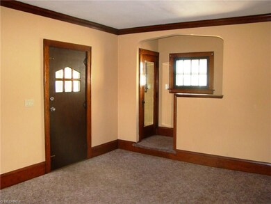 947 Oakland Ave, Akron, OH 44310-1405  The large l