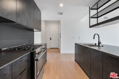 10700 Tabor St unit 523, Los Angeles, CA 90034 - photo 3