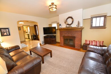 Living Room w/fplc