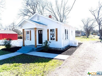 953 E Kingsbury St, Seguin, TX 78155 - photo 2