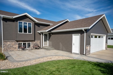 1605 9th Ave SE, Mandan, ND 58554 - photo 2
