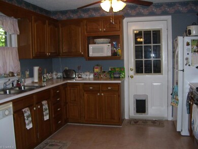 611 Horse Mountain Dr, Asheboro, NC 27205 - photo 5