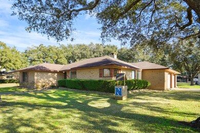 9015 Dixie Ln, Needville, TX 77461 - photo 2