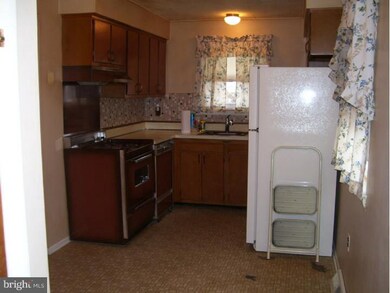 726 W Birchtree Ln, Claymont, DE 19703 - photo 6