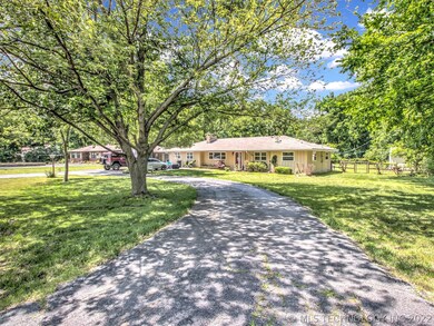 832 W Commercial St, Broken Arrow, OK 74012 - photo 2