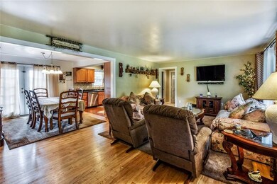 Living Room w/Hardwood Floors