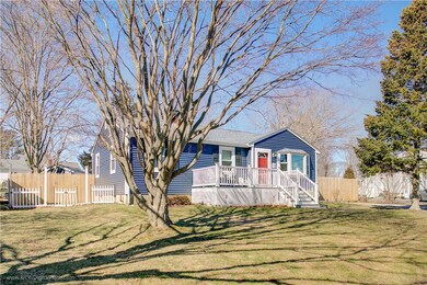 13 Violet Ct, Bristol, RI 02809 - photo 2