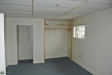 400 Lincoln St, Taylor, PA 18517 - photo 5