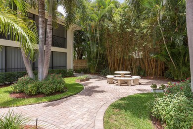 05_OutdoorSeating