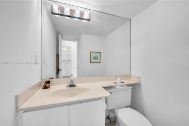 Hollybrook Golf and Tennis Club unit 411, Pembroke Pines, FL 33025 - photo 4