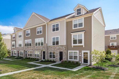 S_-_353_Laurel_Creek_St_-_003