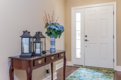 004-Foyer-1990510-large