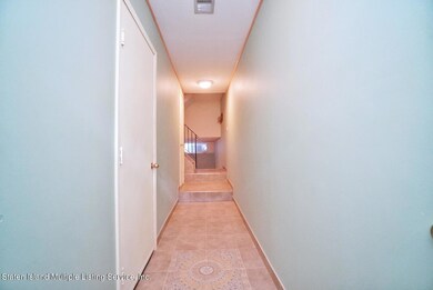 39 Linda Ln, Staten Island, NY 10312 - photo 2