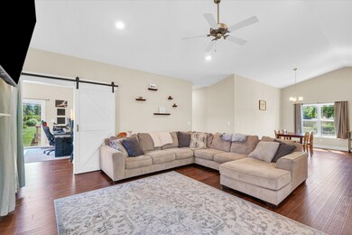 403 E Overton St, Tuscola, IL 61953 - photo 6