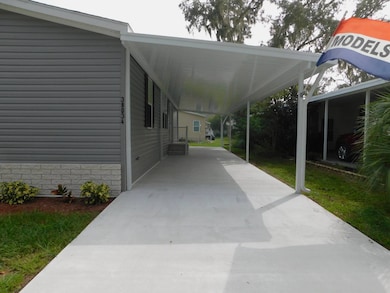 38034 Woodgate Ln, Zephyrhills, FL 33542 - photo 2