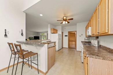 1860 Chase Ln unit 123, Aurora, IL 60502 - photo 5