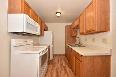 W170N11583 Armada Dr unit 16, Germantown, WI 53022 - photo 7