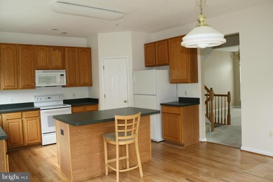 2662 Streamview Dr, Odenton, MD 21113 - photo 5