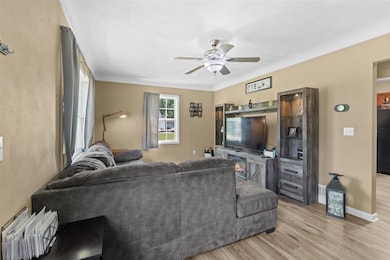 1664 8th St NW, Cedar Rapids, IA 52405 - photo 3