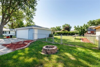 1315 S 9th Ave E, Newton, IA 50208 - photo 5