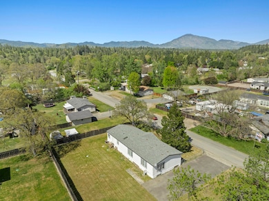 387 Tavis Dr, Merlin, OR 97532 - photo 4