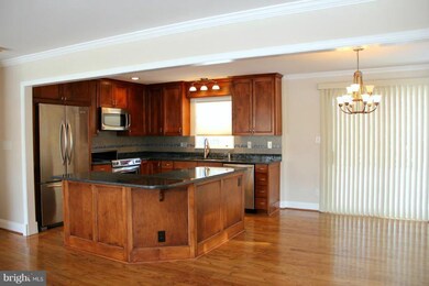 6715 Haycock Rd, Falls Church, VA 22043 - photo 7