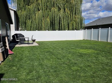 Large back yard with vinyl fencing
