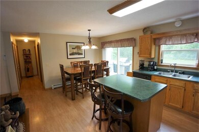 Nice flowing floor plan with kitchen...