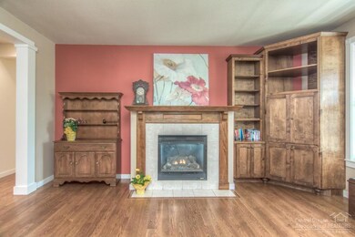 1052 NW 17th St, Redmond, OR 97756 - photo 5