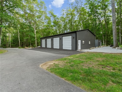4-Car detached heated garage with hydraulic lift