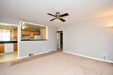 2300 Shawnee Rd unit 3, Waukegan, IL 60087 - photo 3