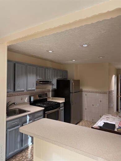 101 Buena Vista Ave unit 2nd Fl, Yonkers, NY 10701 - photo 3