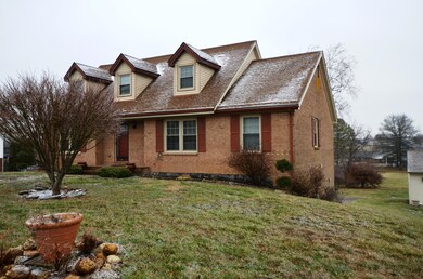 821 E Lexington St, Harrodsburg, KY 40330 - photo 2
