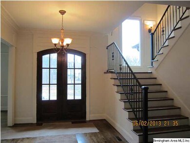 ELEGANT ENTRANCE FOYER