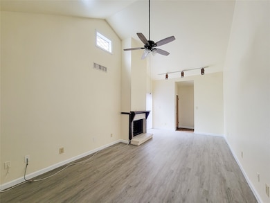 6401 Deihl Rd unit 205, Houston, TX 77092 - photo 6