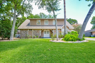 5435 Appleblossom Ln, Friendswood, TX 77546 - photo 2