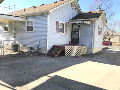 Large driveway for easy parking