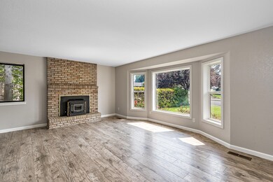 3061 Ruby Dr, Medford, OR 97504 - photo 2