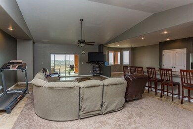 004_Living Room