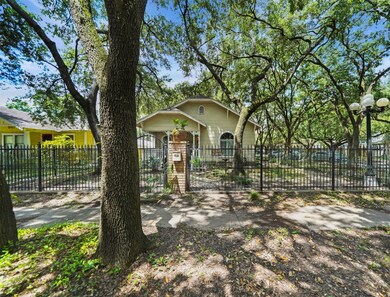 845 Rutland St, Houston, TX 77007 - photo 6