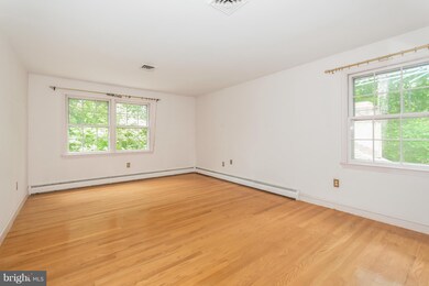12100 Thoroughbred Rd, Herndon, VA 20171 - photo 4